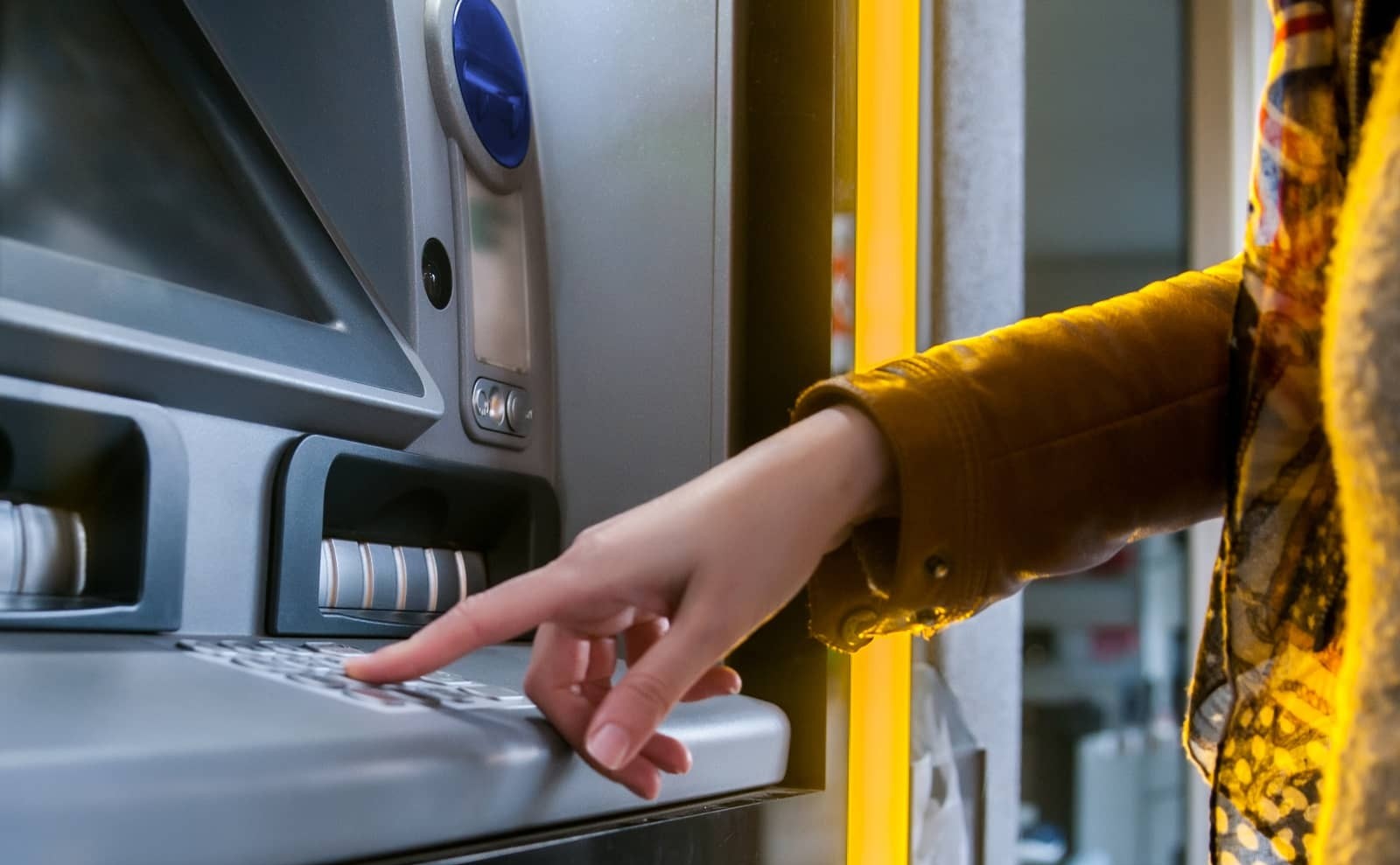 Η ΕΕΚΕ καταγγέλλει την εξοργιστική κερδοσκοπία της Τράπεζας Πειραιώς σε βάρος των καταναλωτών