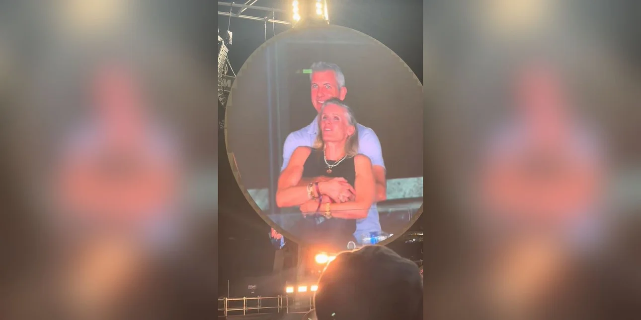 Viral στιγμή σε συναυλία των Coldplay: «Kiss cam» φέρεται να «πρόδωσε» παράνομο ζευγάρι