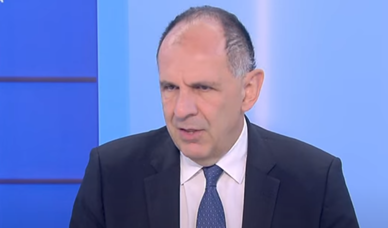 Γεραπετρίτης για Χαφτάρ: «Η Ελλάδα οφείλει να συζητά με τη Λιβύη – Υπήρξε μια οργανωτική δυστοκία, πολύ πρώιμο να μιλήσουμε για λάθη»