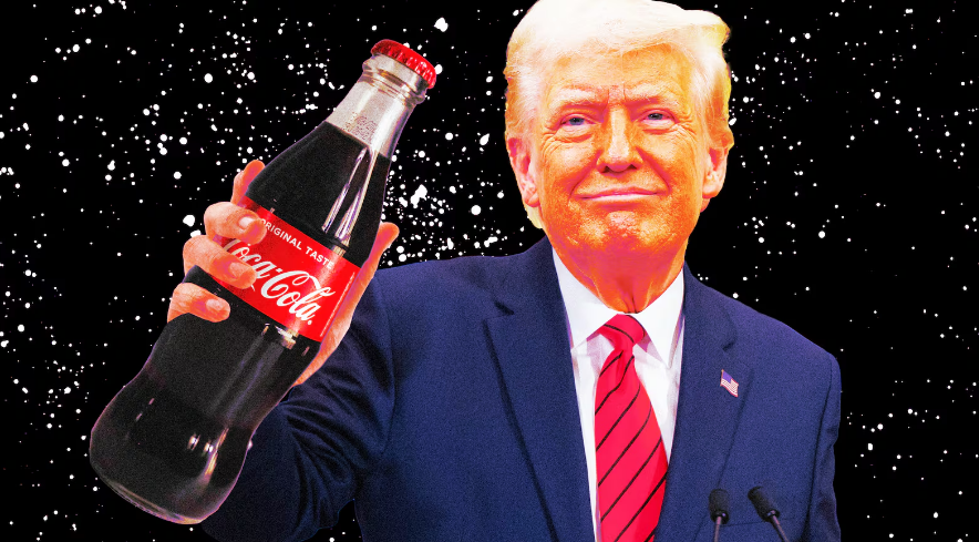 Ο Τραμπ αλλάζει την συνταγή της Coca-Cola: «Αντικαθίσταται με ζάχαρη το σιρόπι καλαμποκιού»