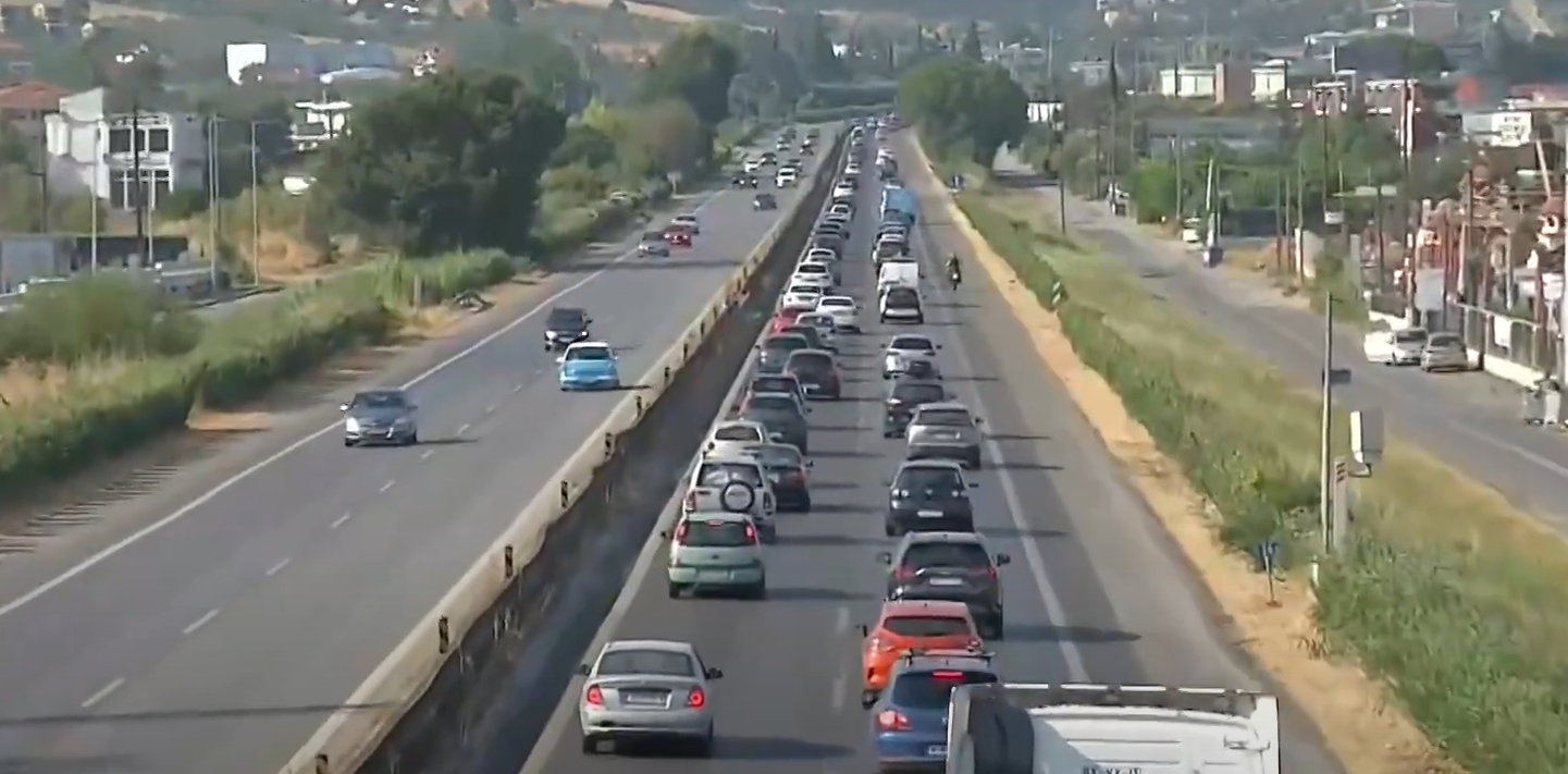 Θεσσαλονίκη: Αυξημένη κίνηση προς Χαλκιδική – Μποτιλιάρισμα μετά την αερογέφυρα της Θέρμης