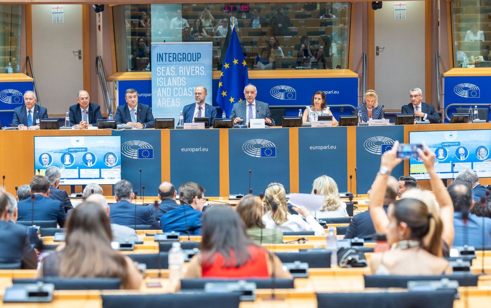 Κοινωνική συνοχή και ανάπτυξη μέσω των 119 λιμανιών και 15 αεροδρομίων της Περιφέρειας Ν. Αιγαίου