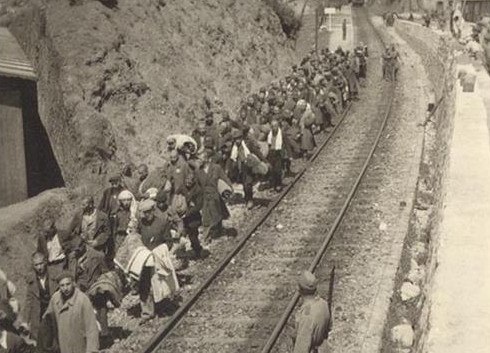 Σιδηροδρομικός σταθμός Καρυάς Φθιώτιδας: Εμβληματικό μνημείο της ναζιστικής καταναγκαστικής εργασίας στην Ελλάδα