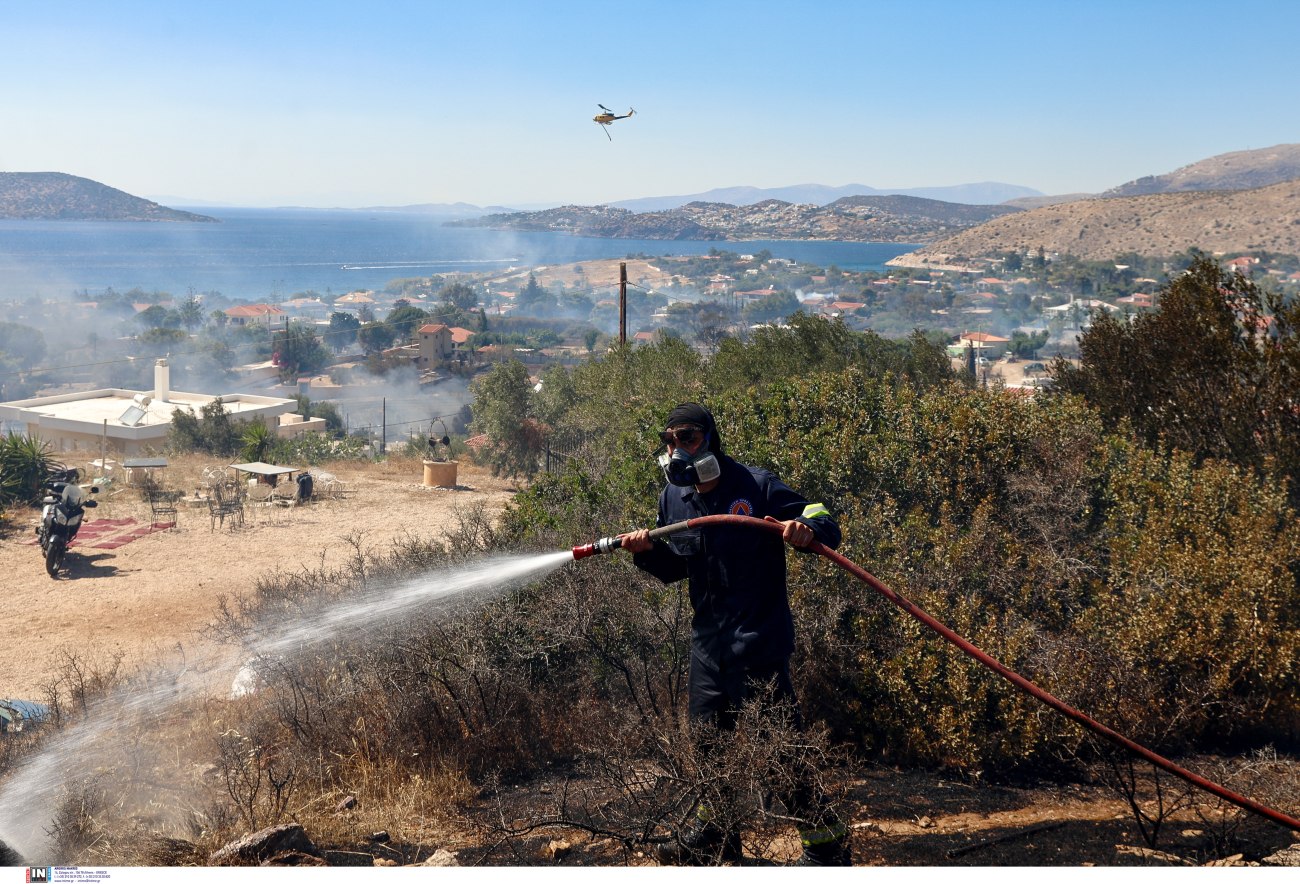 Φωτιά στην Ελευσίνα: Συναγερμός στην Πυροσβεστική