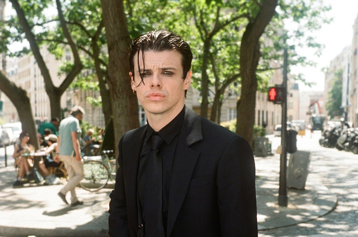 Ο Yungblud αποκαλύπτει ότι η πανσεξουαλικότητά του του προσφέρει μεγαλύτερη ελευθερία