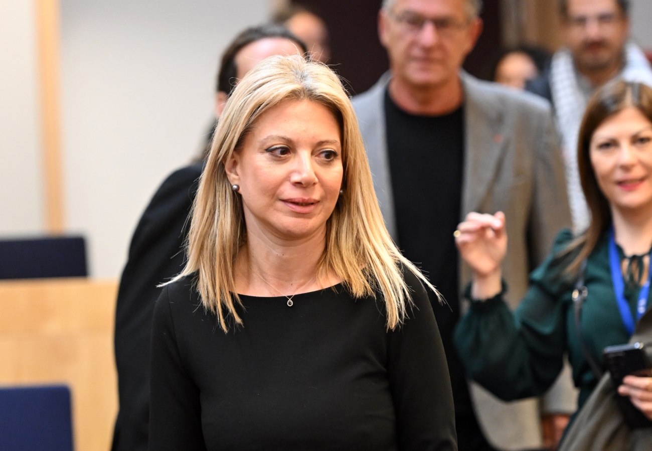 Μαρία Καρυστιανού: Στη Βουλή οι 1,3 εκατ. υπογραφές για την επαναφορά της Δημοκρατίας