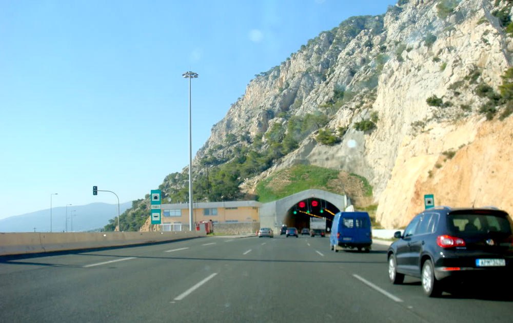 Τροχαίο ατύχημα στη σήραγγα της Κινέτας στην εθνική οδό Αθηνών-Κορίνθου
