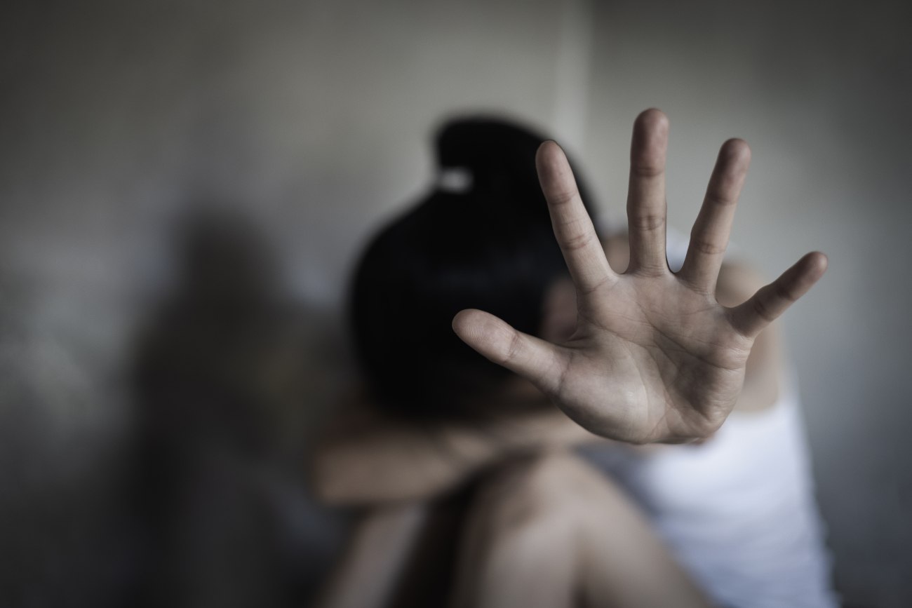 Η συγκλονιστική ιστορία της 14χρονης που εγκλωβίστηκε και απειλήθηκε: Ο πρόεδρος του Χαμόγελου του Παιδιού μιλάει στο in