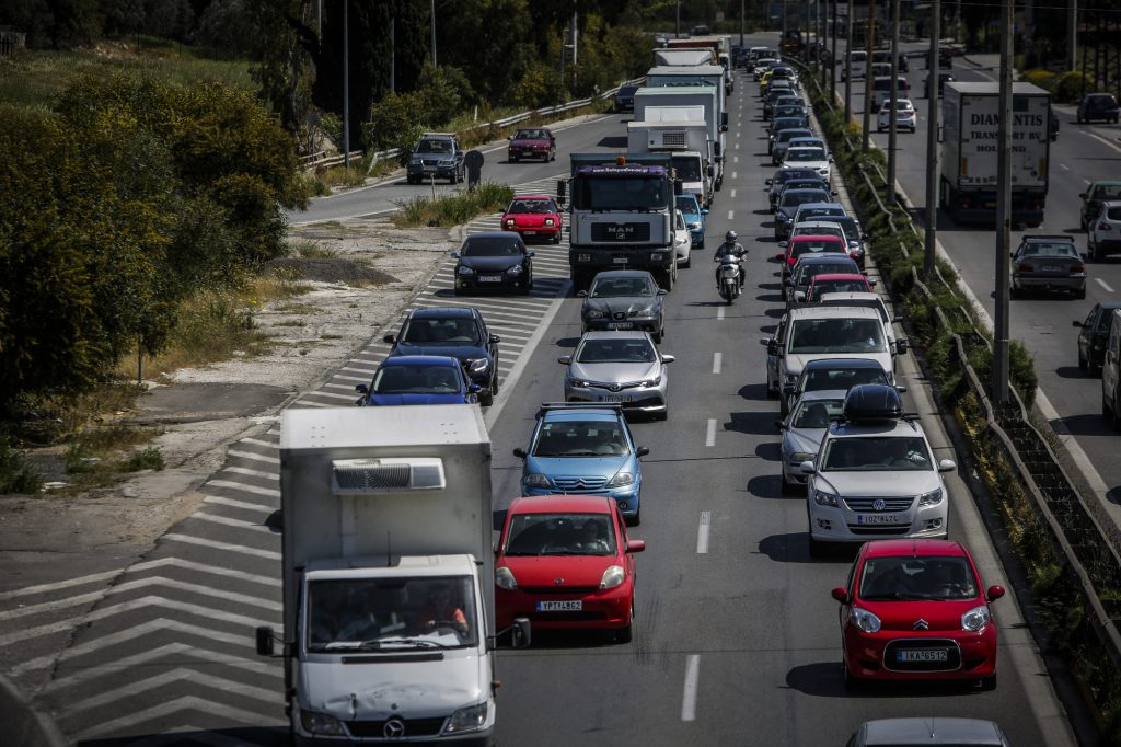 Καθυστερήσεις στην Αθηνών-Κορίνθου λόγω καραμπόλας πέντε οχημάτων