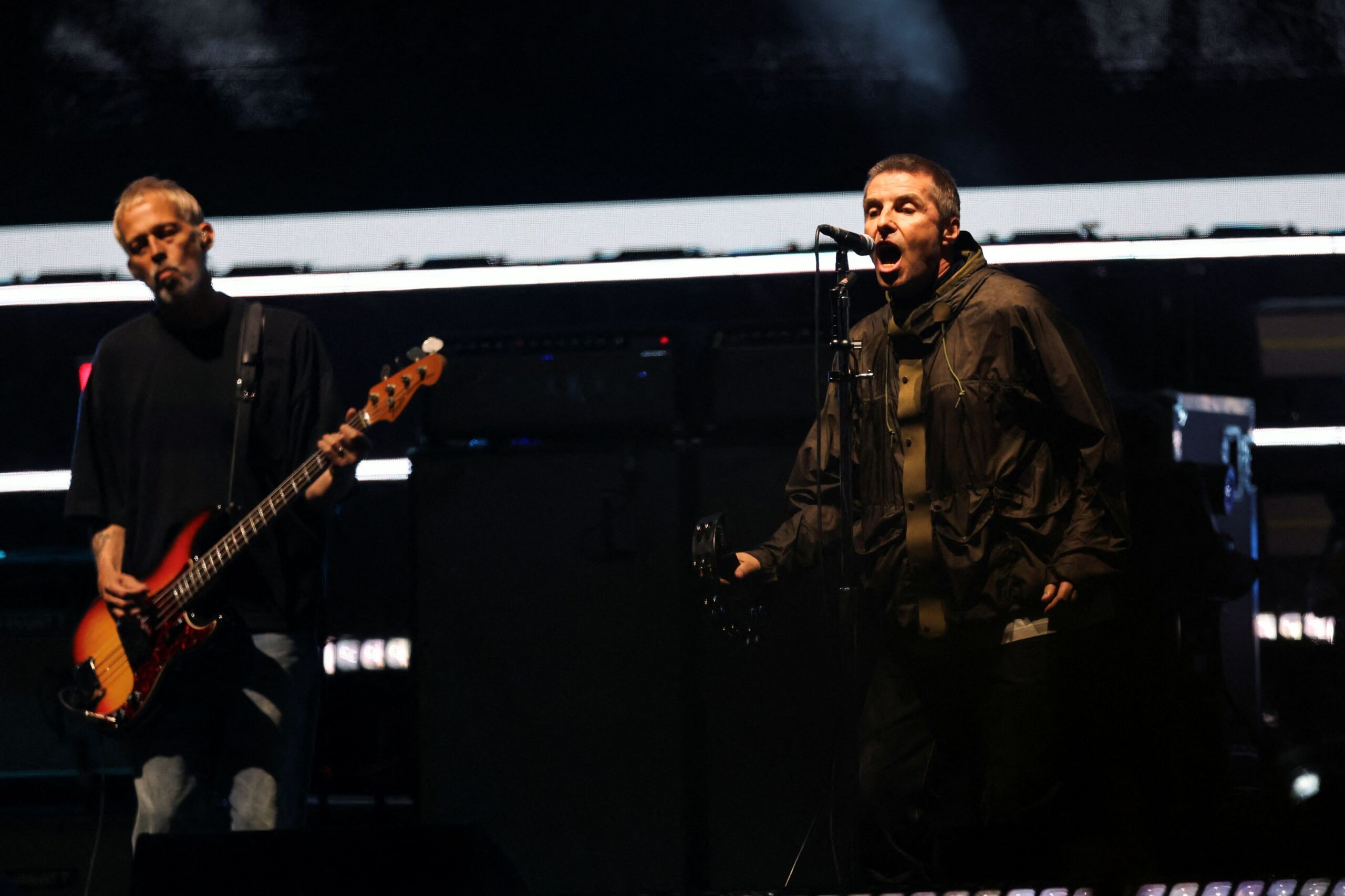 Οι Oasis επιστρέφουν στη σκηνή με τα Wonderwall και Live Forever μετά από 16 χρόνια απουσίας