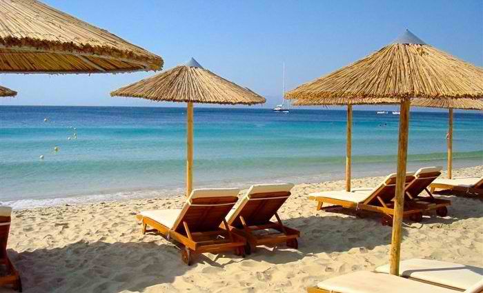 Χαλκιδική: Σφράγισαν beach bar που λειτουργούσε χωρίς άδεια – Καταγγελίες πληθαίνουν στο MyCoast