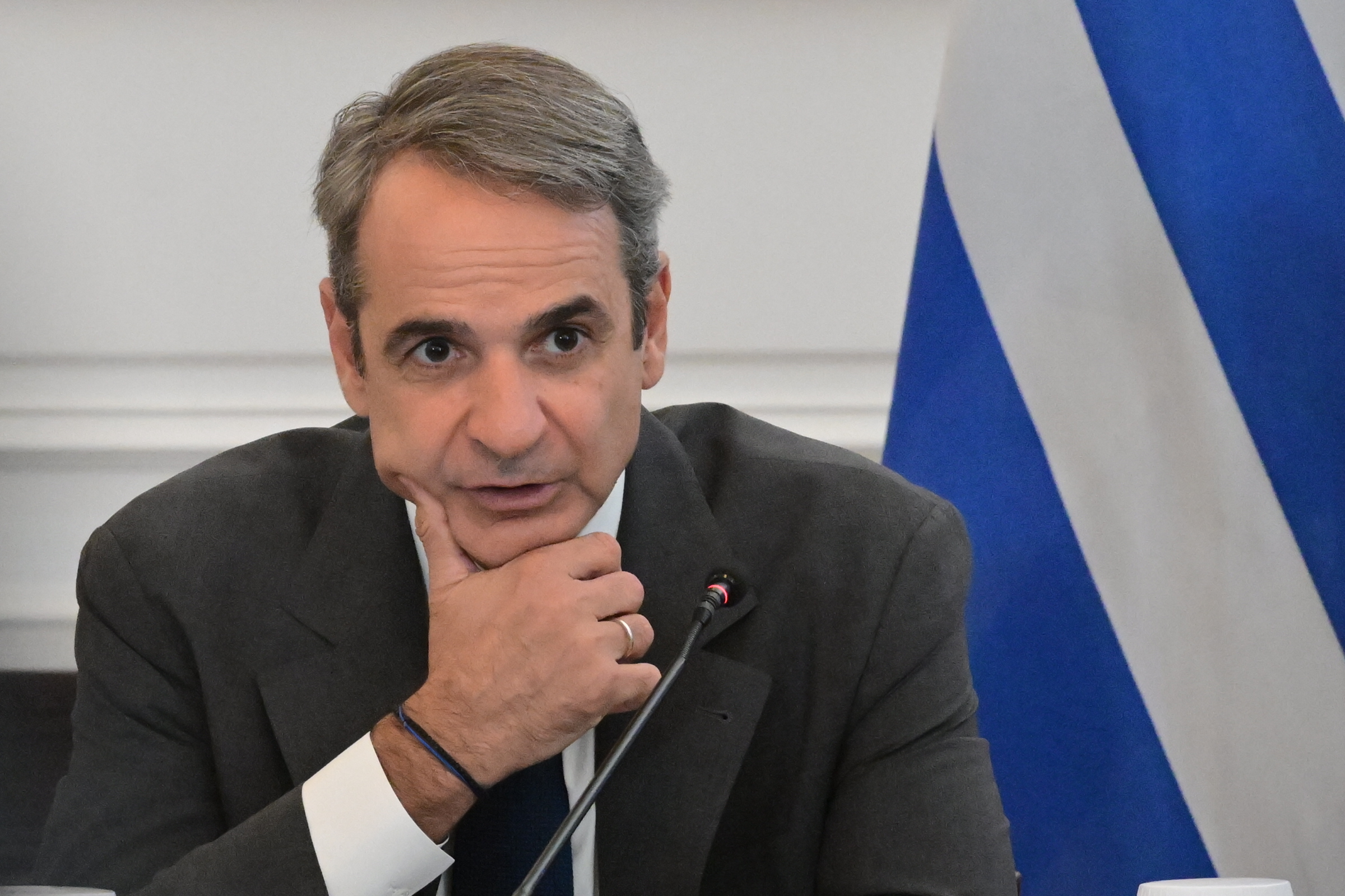 Ο Μητσοτάκης υπερασπίζεται τα πεπραγμένα της ΝΔ, αναδεικνύοντας τον εαυτό του ως πρωταγωνιστή της κάθαρσης για τον ΟΠΕΚΕΠΕ