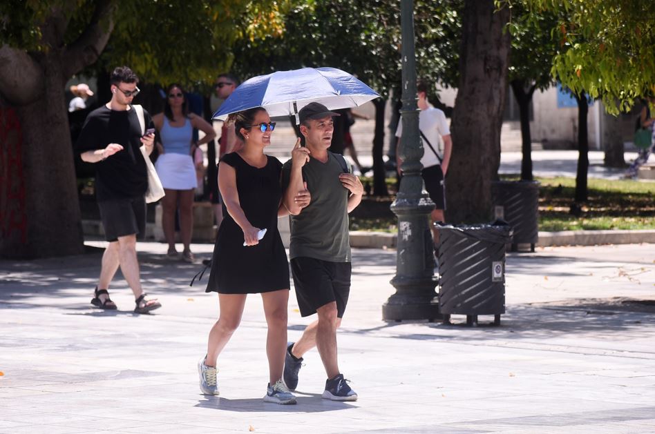 Καύσωνας: Επικαιροποίηση του έκτακτου δελτίου επιδείνωσης καιρού – Δύσκολη ημέρα η Τρίτη