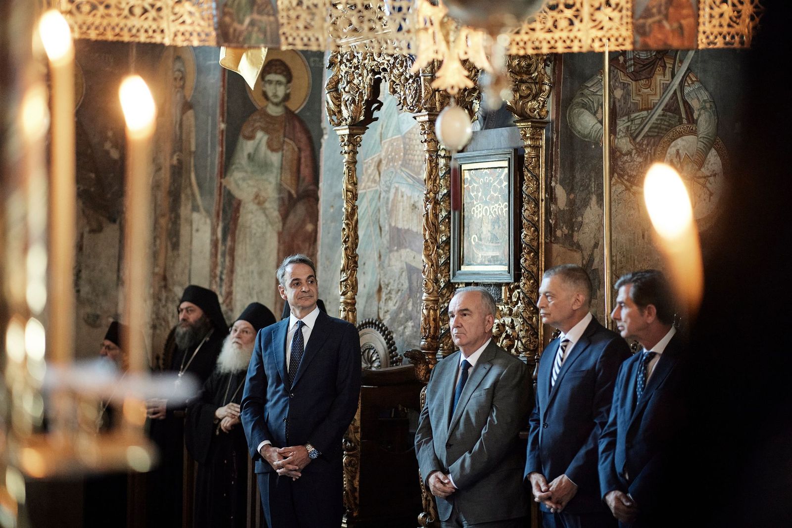 Στροφή του Κυριάκου Μητσοτάκη προς τα δεξιά με νέες υποσχέσεις