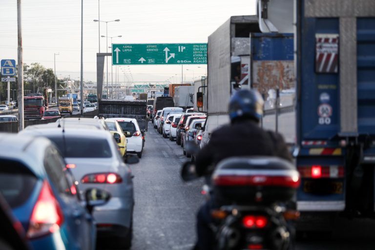 Καραμπόλα τριών οχημάτων στον Κηφισό: Πού παρατηρούνται καθυστερήσεις