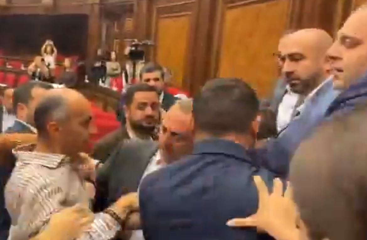 Αρμενία: Επεισόδιο βίας μεταξύ βουλευτών κατά τη διάρκεια συνεδρίασης του κοινοβουλίου