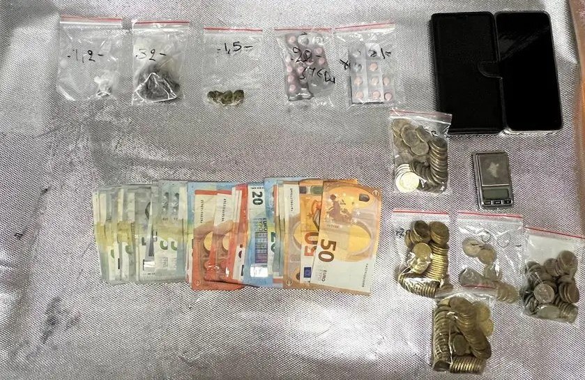 Συντονισμένη αστυνομική επιχείρηση στις Αχαρνές οδηγεί σε 7 συλλήψεις διακινητών ναρκωτικών