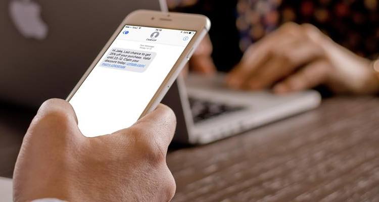 ΑΑΔΕ: Προσοχή σε παραπλανητικά SMS που υποδύονται τις τελωνειακές υπηρεσίες