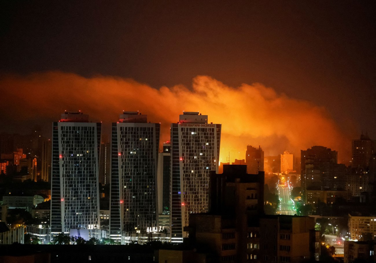 Ζελένσκι: Η Ρωσία εξαπέλυσε 18 πυραύλους και 400 drones κατά της Ουκρανίας τη νύχτα