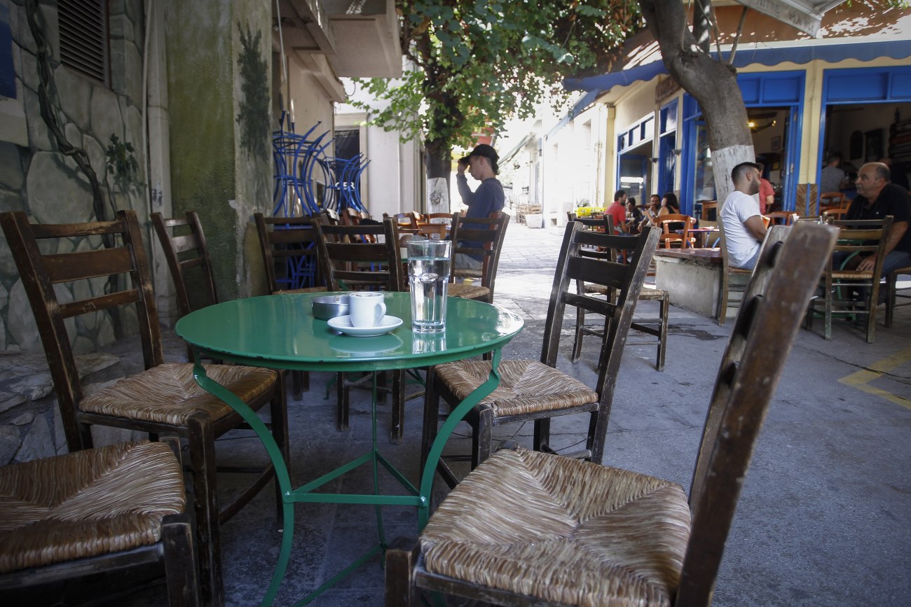 Θεσσαλονίκη: 70χρονος παραβίασε περιοριστικούς όρους για καφενείο και βόλτες