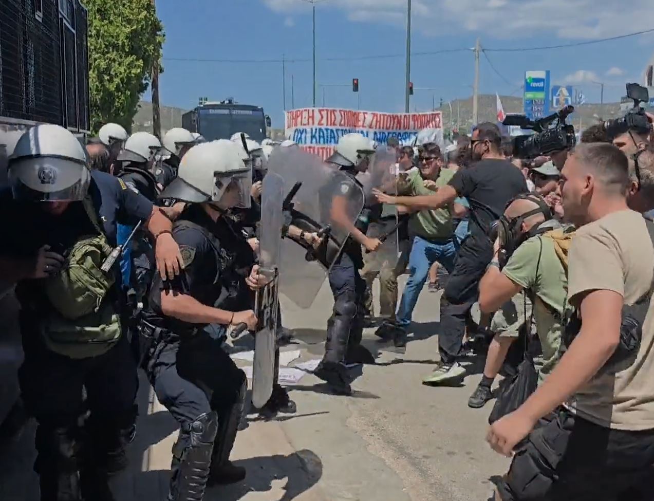 Ένταση στην Ανάβυσσο: Χημικά κατά φοιτητών στη Σύνοδο Πρυτάνεων