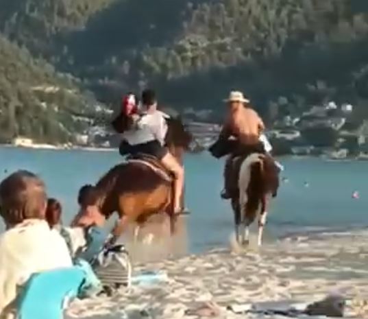 Θάσος: Σοβαρός τραυματισμός 5χρονου κοριτσιού από αφηνιασμένα άλογα στην παραλία