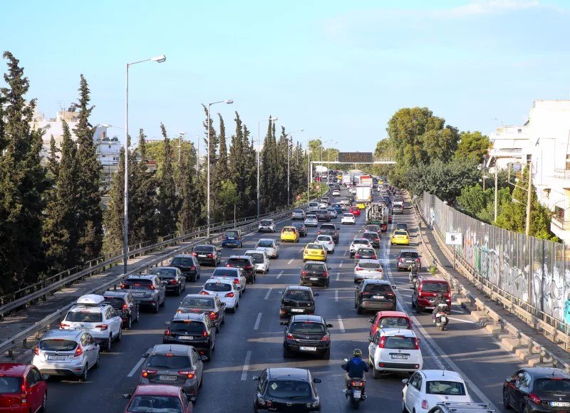 Σημαντικές καθυστερήσεις και χιλιομετρικές ουρές στην Κηφισού και την Αττική Οδό