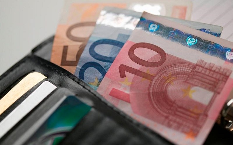 Αυξήσεις μισθών για την προσέλκυση εξειδικευμένων εργαζομένων στον τομέα της τεχνολογίας