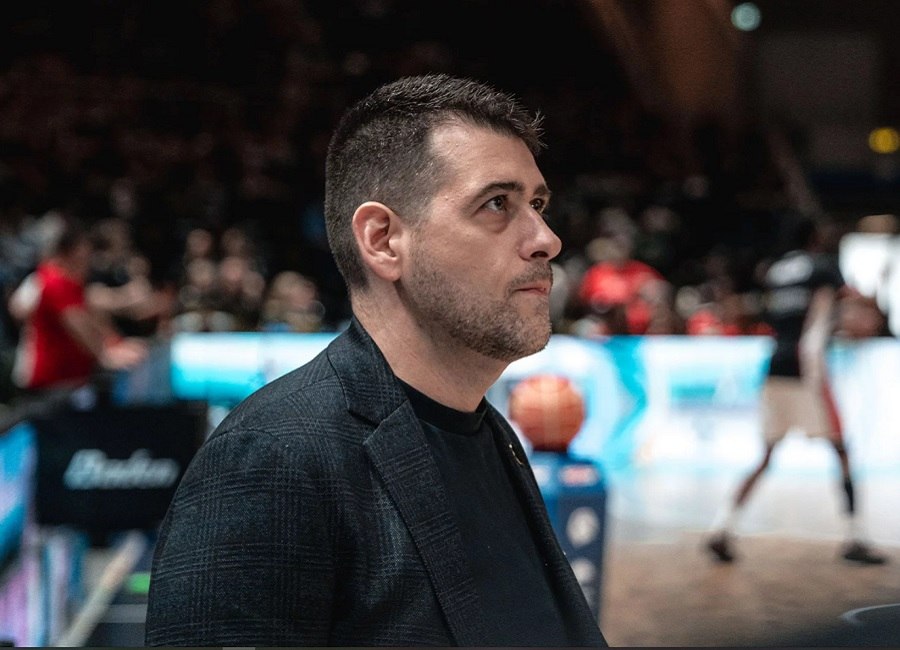 Ο Κώστας Παπάζογλου αναλαμβάνει την τεχνική ηγεσία της Μπραουνσβάιγκ, με ιδιοκτήτη τον Ντένις Σρέντερ