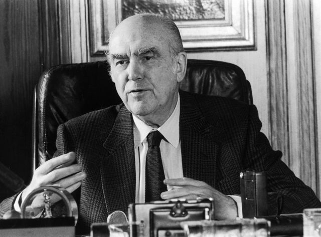 Ανδρέας Παπανδρέου: Σαν σήμερα κατέρριψε ένα από τα μεγαλύτερα κοινωνικά ταμπού στην Ελλάδα