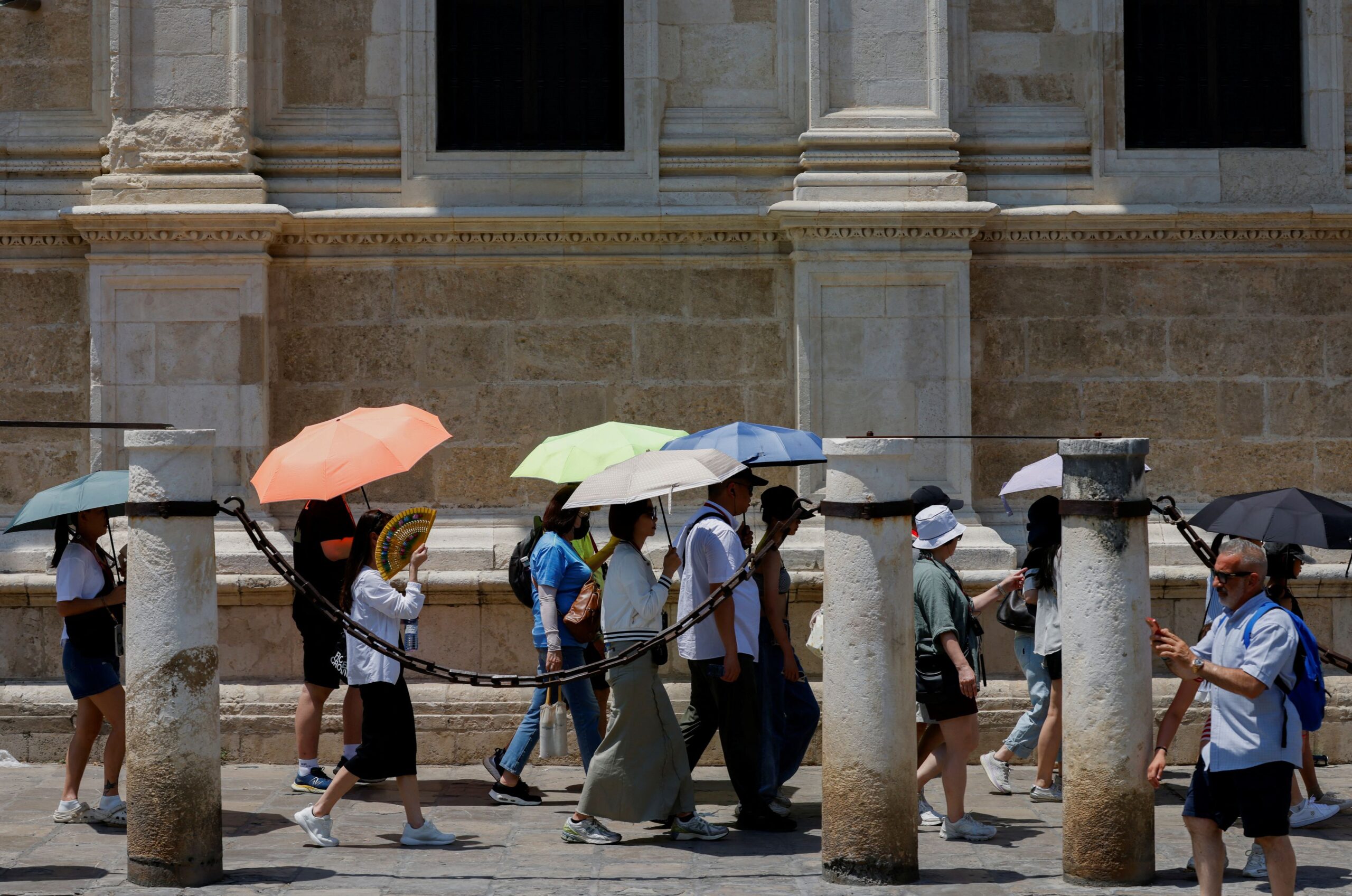 Ευρώπη: Κραυγή αγωνίας από πολλές πόλεις για τον υπερτουρισμό και τα νέα μέτρα