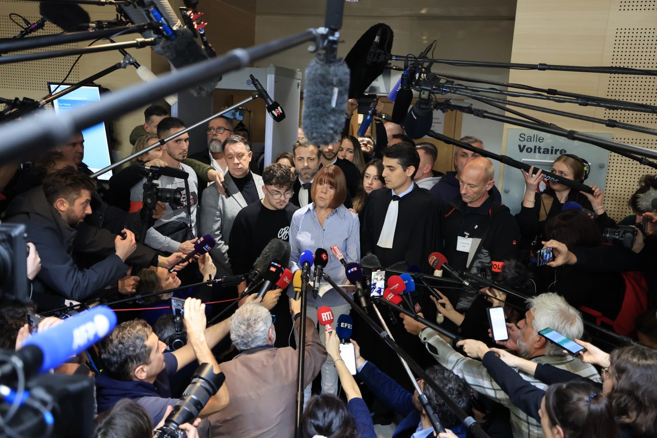 Η Ζιζέλ Πελικό τιμήθηκε με το αξίωμα της ιπποσύνης στη Λεγεώνα της Τιμής στη Γαλλία