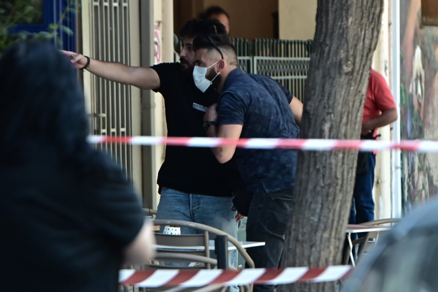 Κολωνός: Δύο πιθανές κατευθύνσεις διερεύνησης για το αιματηρό επεισόδιο με τους πυροβολισμούς