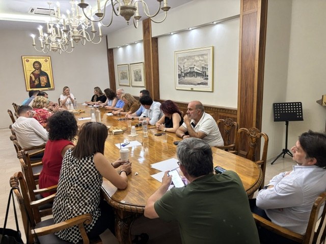 Γέφυρα συνεργασίας με το Μαξίμου: Η επίσκεψη της συντονίστριας στη Σερραϊκή αυτοδιοίκηση