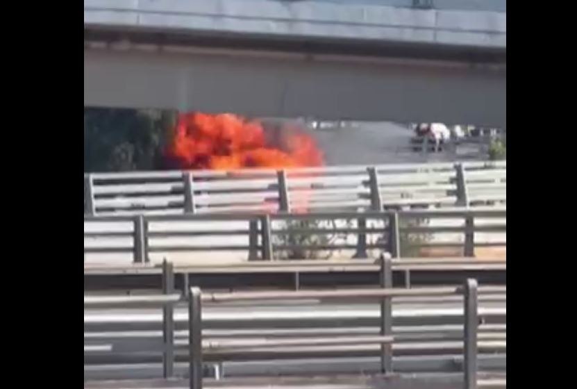 Φωτιά σε όχημα στην έξοδο του Κηφισού προς το ΣΕΦ