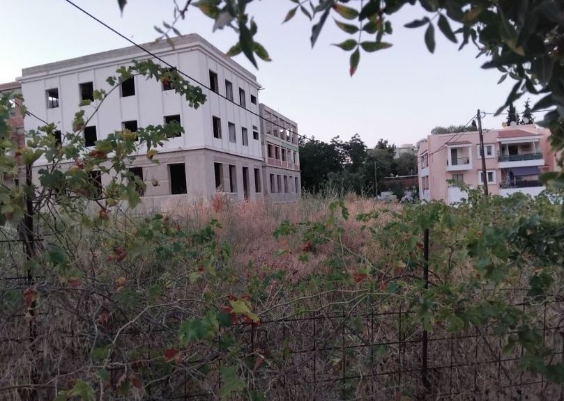 Απίστευτο περιστατικό στη Χίο: Βουλευτής του ΠΑΣΟΚ εγκλωβίστηκε σε εργοτάξιο δικαστικού μεγάρου