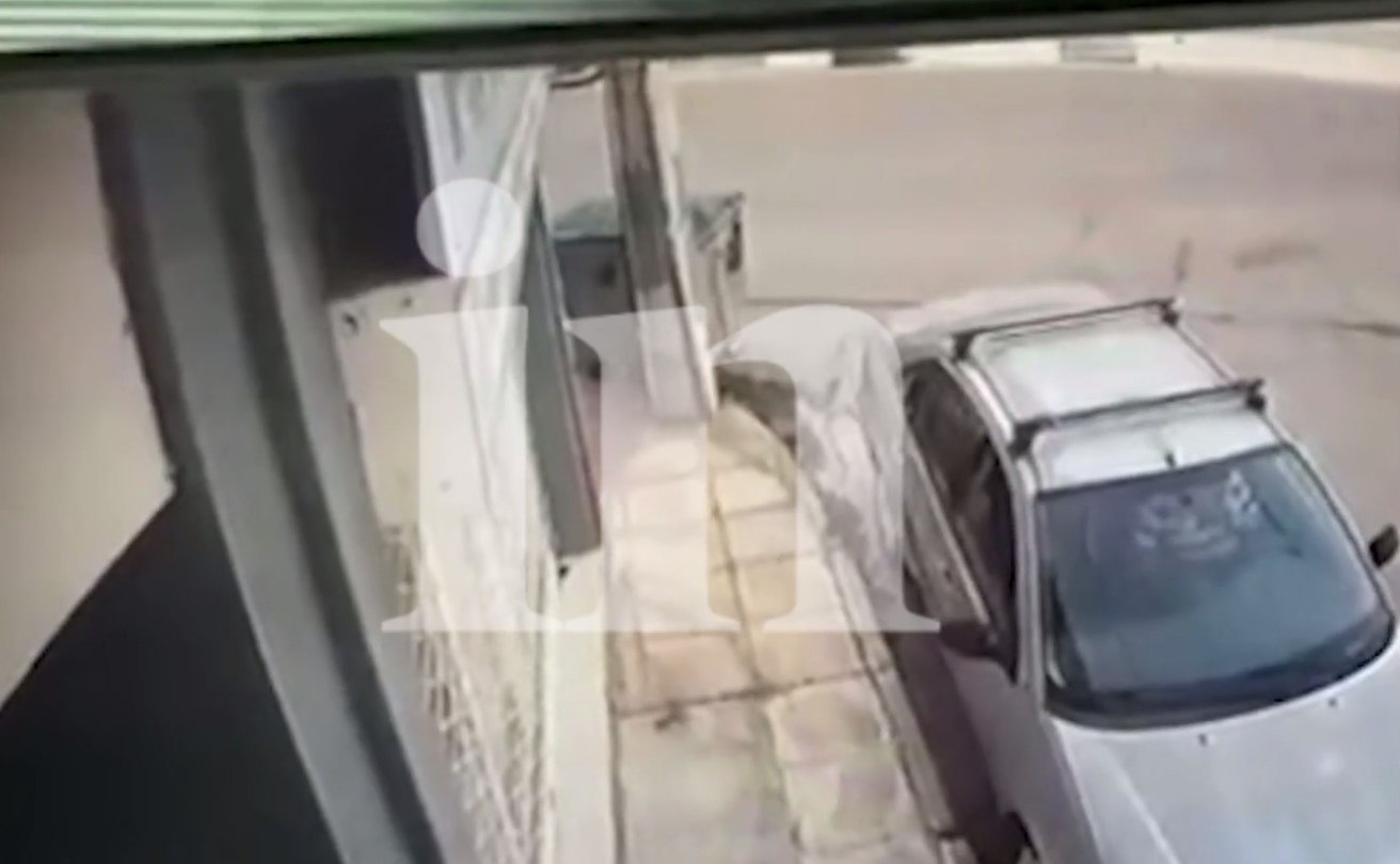 Σοκαριστική στιγμή: Παράσυρση τριών πεζών στο Ίλιον