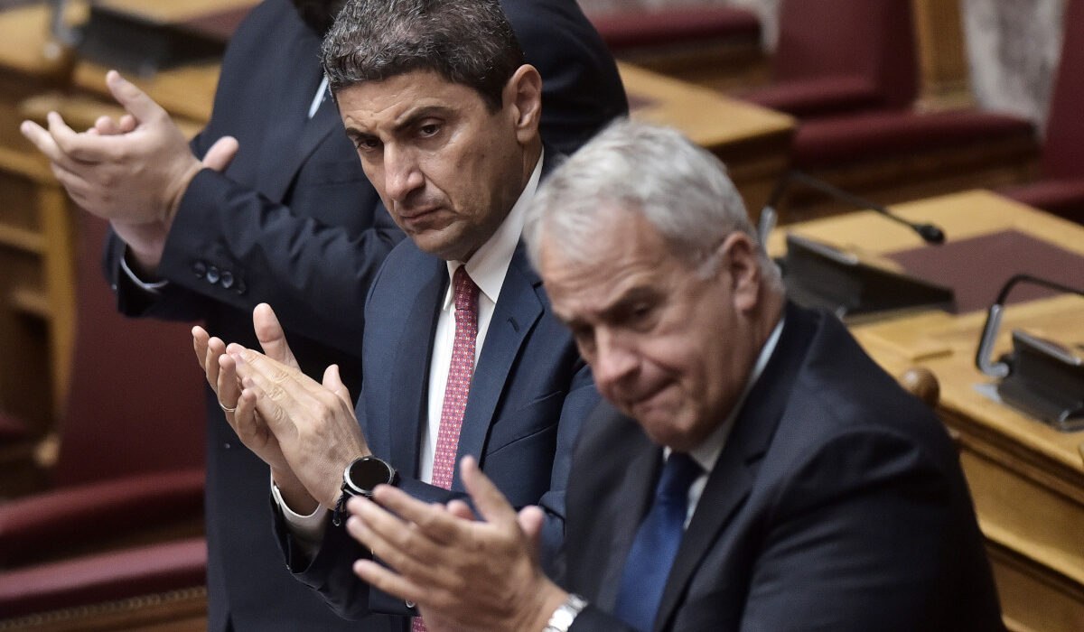 ΠΑΣΟΚ: Κατέθεσε πρόταση για προανακριτική επιτροπή σχετικά με τον ΟΠΕΚΕΠΕ – Δύο κακουργήματα για τον Αυγενάκη και ένα για τον Βορίδη