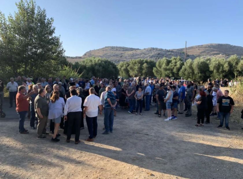 Κρήτη: Η ειρηνική διαμαρτυρία για τη δημιουργία δομής μεταναστών στο στρατόπεδο Ζωγραφάκη