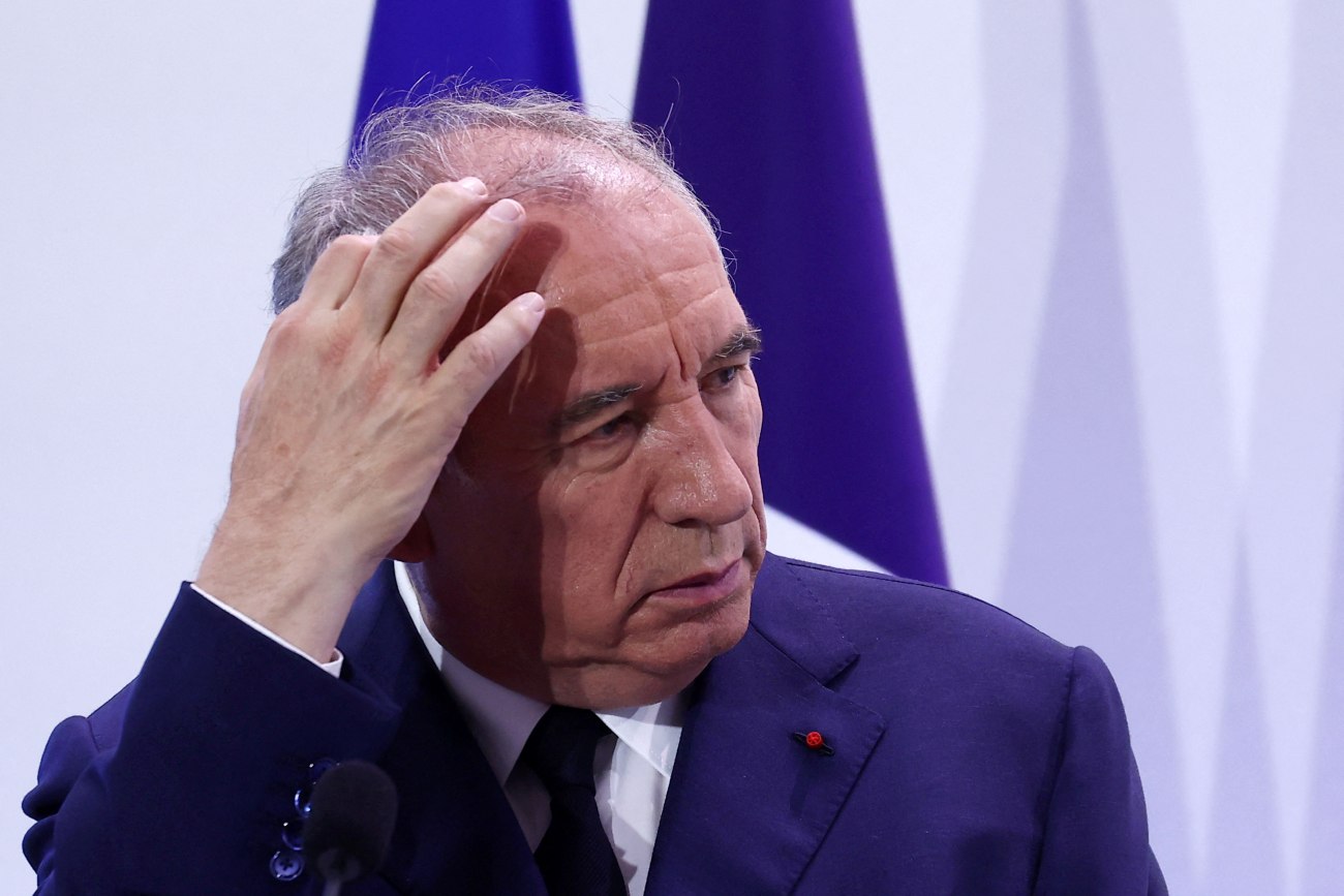 Γαλλία: Έντονες αντιδράσεις για τα σκληρά μέτρα της κυβέρνησης, σε εκκρεμότητα πρόταση δυσπιστίας