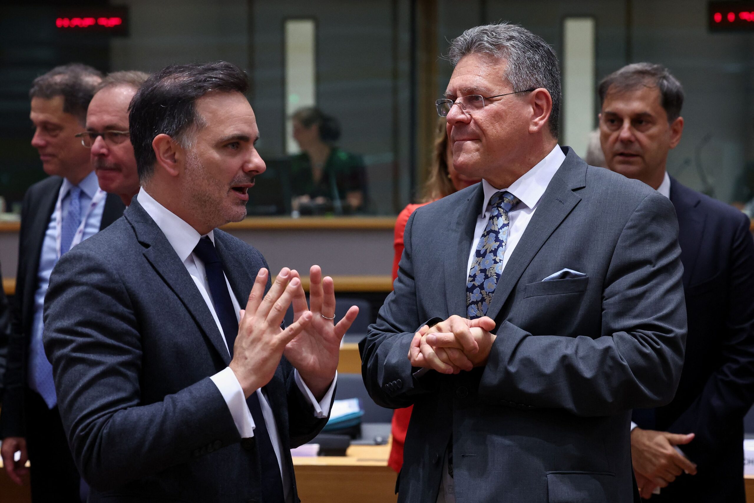 Η Γαλλία προχωρά σε επιθετική στρατηγική για τους δασμούς του Τραμπ