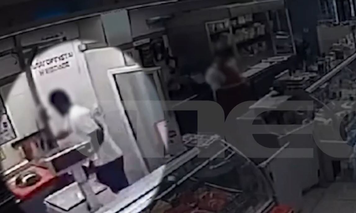 Σοκ στην Κυψέλη: 34χρονος άρπαξε μαχαίρι και αυτοτραυματίστηκε μέσα σε σούπερ μάρκετ