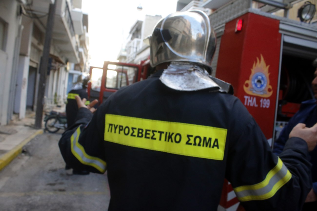 Φωτιά σε μονοκατοικία στην Αγία Βαρβάρα προκαλεί ελαφρύ τραυματισμό γυναίκας
