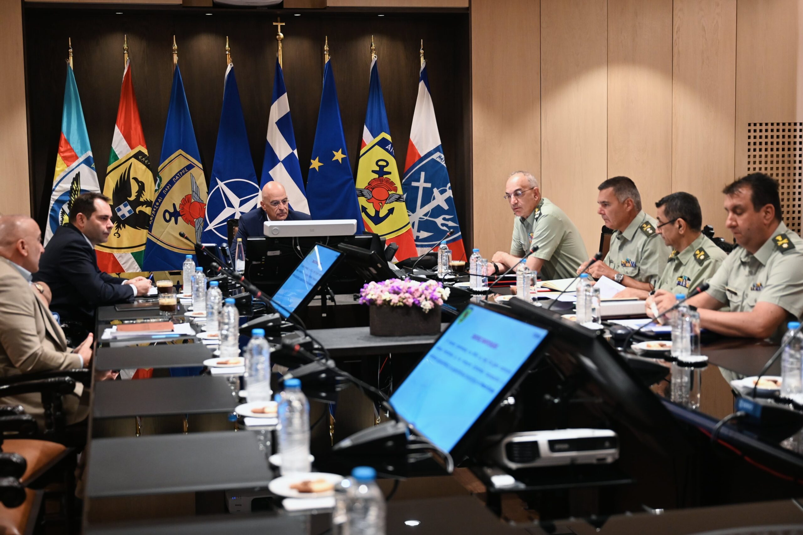 Συνάντηση Δένδια – Πετραλιά για τον κανονισμό SAFE: Απόφαση σχετικά με τα Ταμεία των Ενόπλων Δυνάμεων