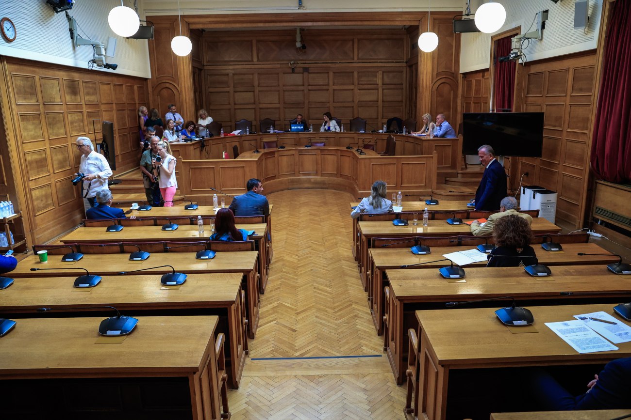 Πόρισμα προανακριτικής επιτροπής για Καραμανλή: Ενδείξεις για παραβίαση καθήκοντος