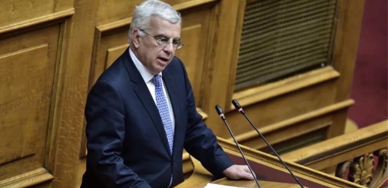 ΠΑΣΟΚ: Τα σκάνδαλα αναγκάζουν τα κυβερνητικά στελέχη σε αντιπερισπασμούς με τη στήριξη της μονταζιέρας