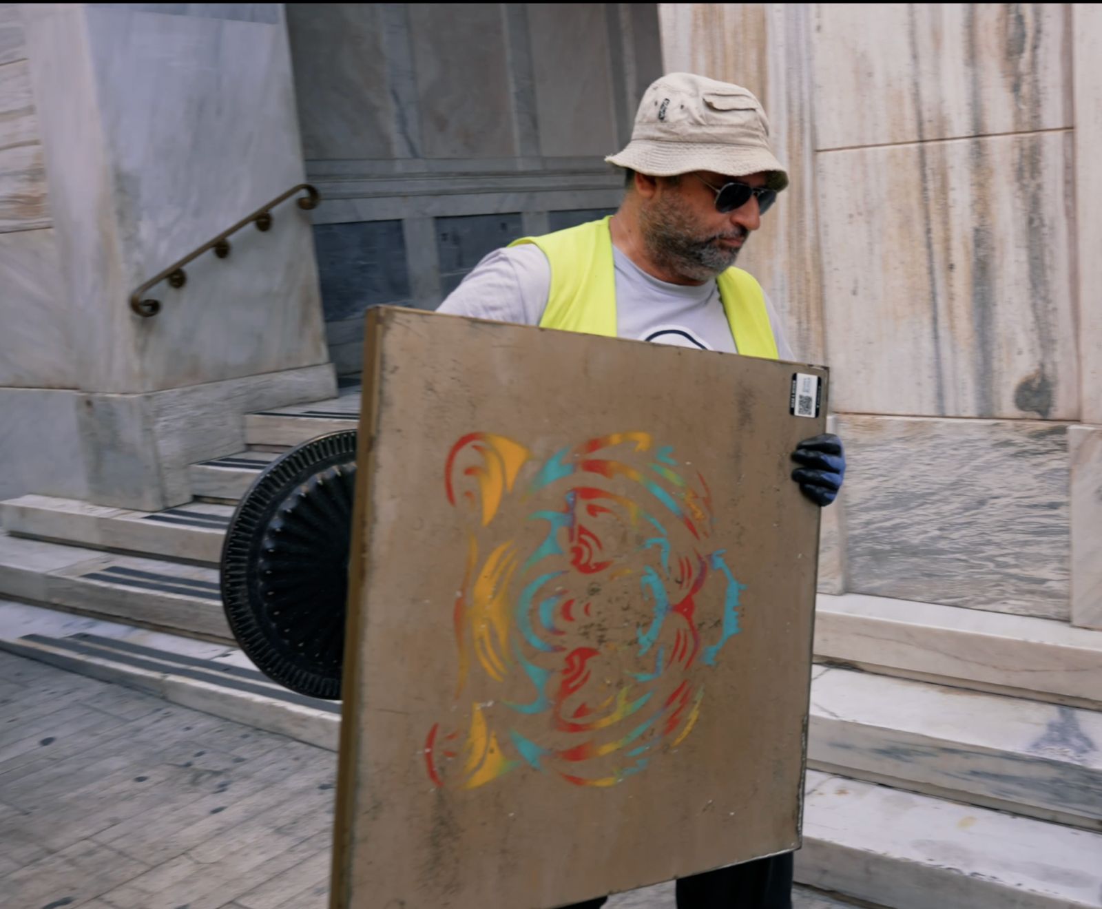 Τα παράνομα τραπεζοκαθίσματα και οι προκλήσεις για τα άτομα με αναπηρία