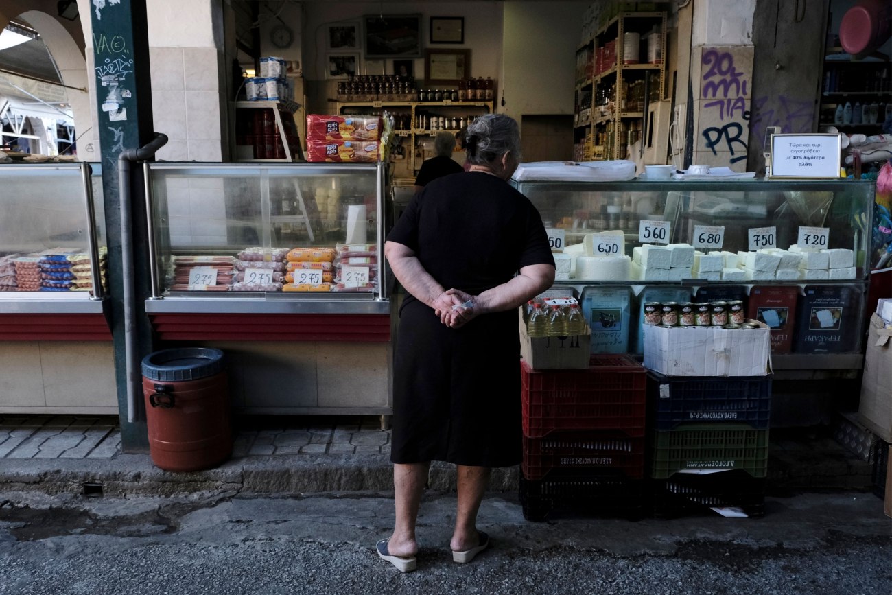 Μείωση του ΦΠΑ: Επιπτώσεις στις τιμές και τον πληθωρισμό σύμφωνα με την ανάλυση της ΤτΕ