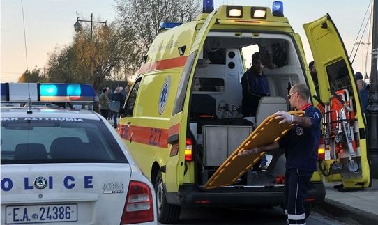 Σοβαρό τροχαίο στην Ιερά Οδό με εμπλοκή τριών ΙΧ και μίας μηχανής