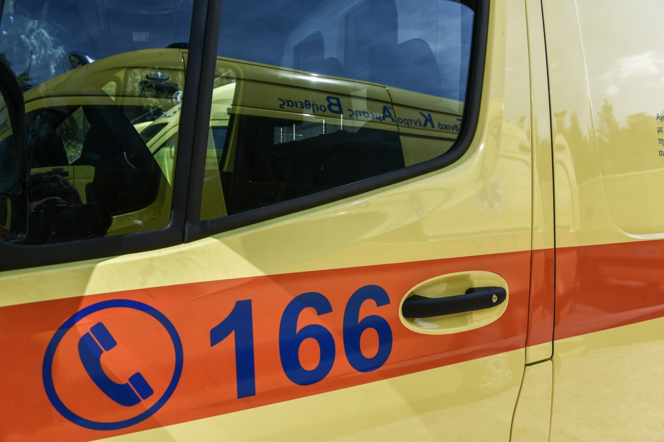Τροχαίο ατύχημα στη Λεωφόρο Βουλιαγμένης με ανατροπή οχήματος – γυναίκα απεγκλωβίστηκε χωρίς αισθήσεις